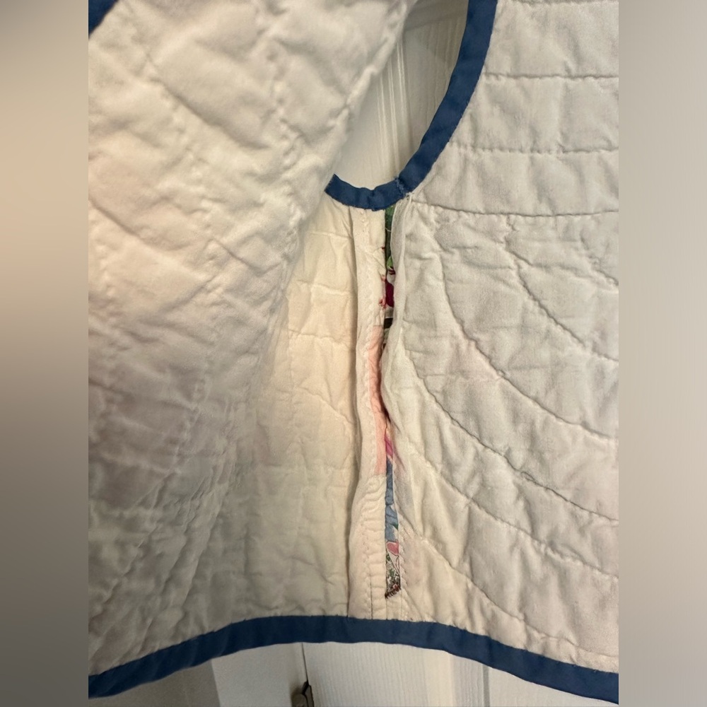 Upcycled vintage quilt vest - Picture 4 of 7